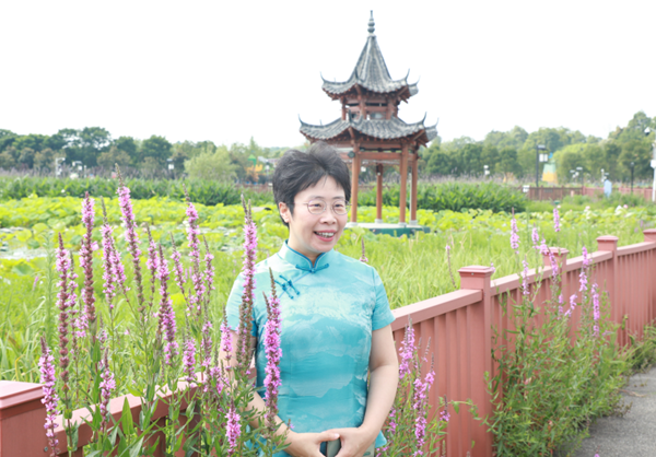 儿童公益丨蒙曼到安顺调研点赞小桔灯亲子阅读