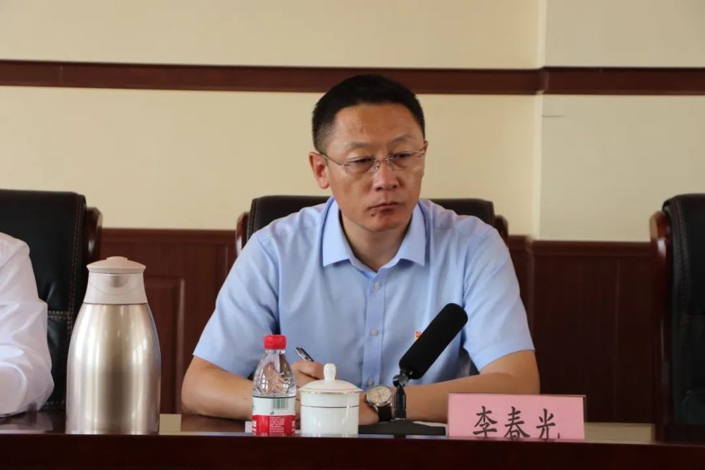 镶黄旗太仆寺旗正蓝旗苏尼特右旗召开会议宣布人事任免职决定