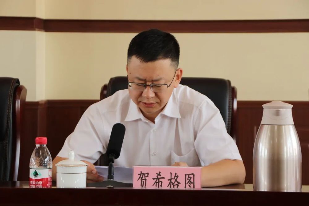镶黄旗太仆寺旗正蓝旗苏尼特右旗召开会议宣布人事任免职决定