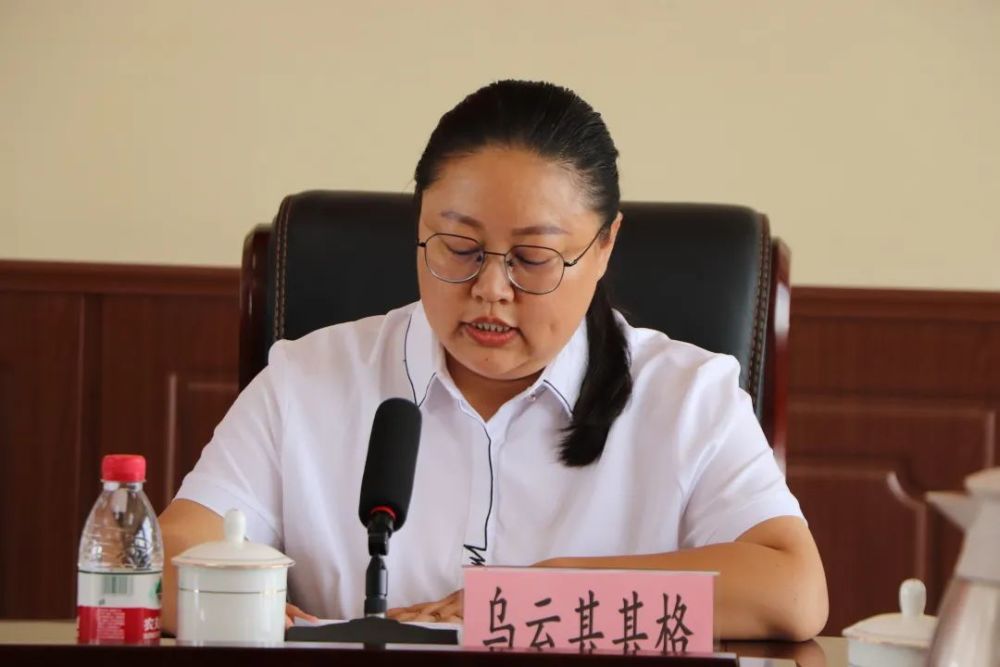 镶黄旗太仆寺旗正蓝旗苏尼特右旗召开会议宣布人事任免职决定