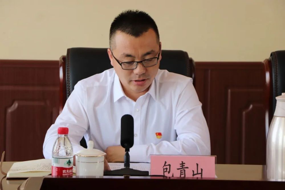 镶黄旗太仆寺旗正蓝旗苏尼特右旗召开会议宣布人事任免职决定