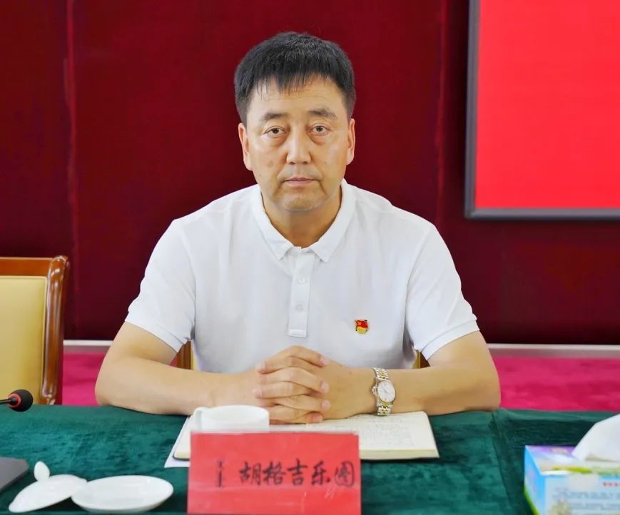 镶黄旗太仆寺旗正蓝旗苏尼特右旗召开会议宣布人事任免职决定