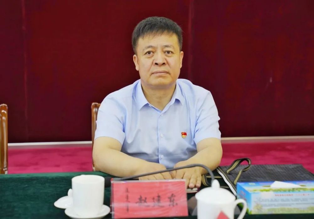 镶黄旗太仆寺旗正蓝旗苏尼特右旗召开会议宣布人事任免职决定