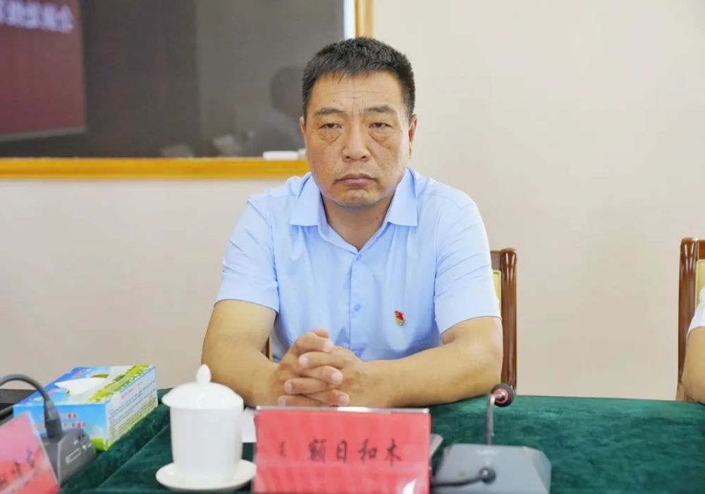 镶黄旗太仆寺旗正蓝旗苏尼特右旗召开会议宣布人事任免职决定