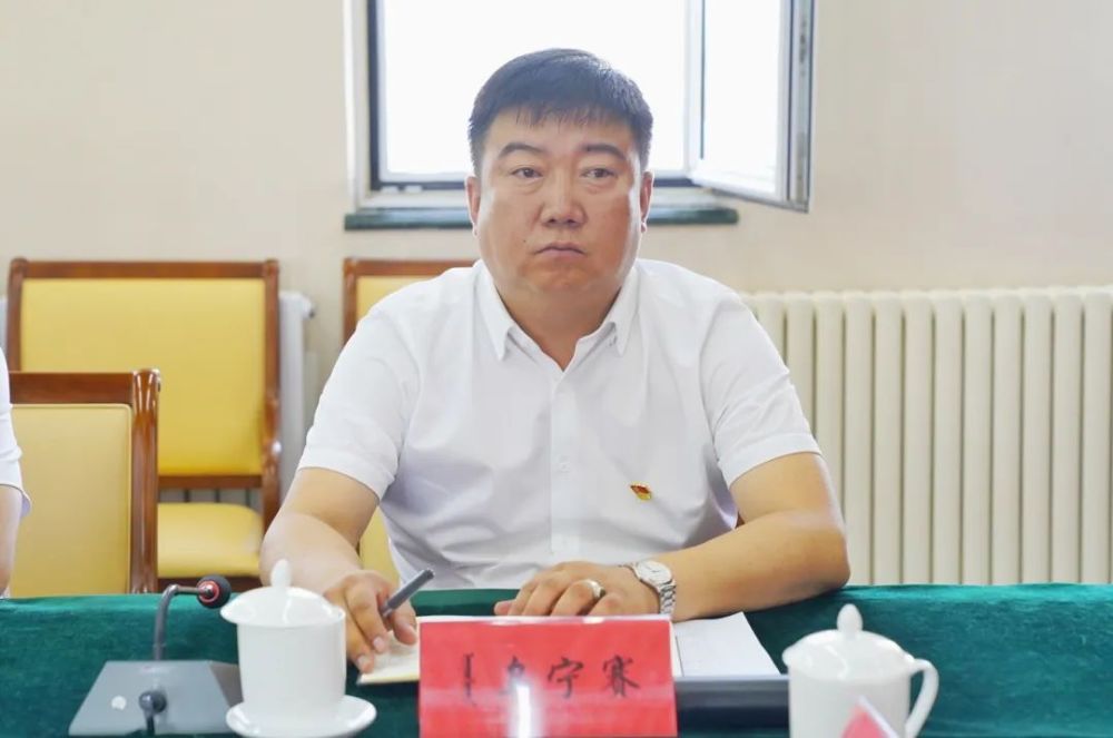 镶黄旗太仆寺旗正蓝旗苏尼特右旗召开会议宣布人事任免职决定