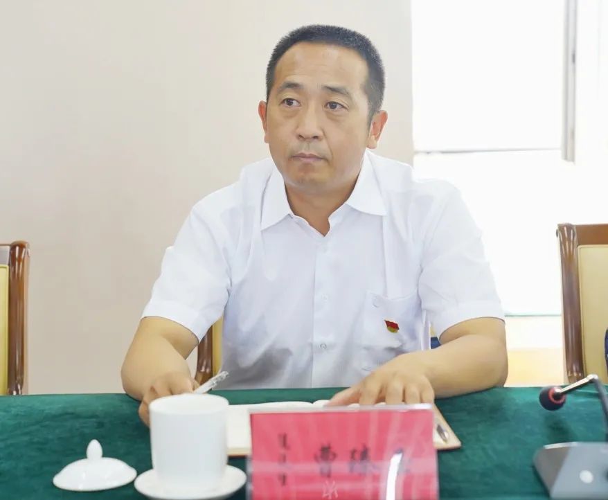 镶黄旗太仆寺旗正蓝旗苏尼特右旗召开会议宣布人事任免职决定