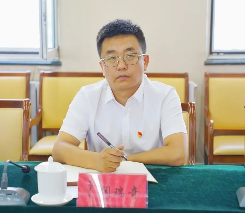 镶黄旗太仆寺旗正蓝旗苏尼特右旗召开会议宣布人事任免职决定
