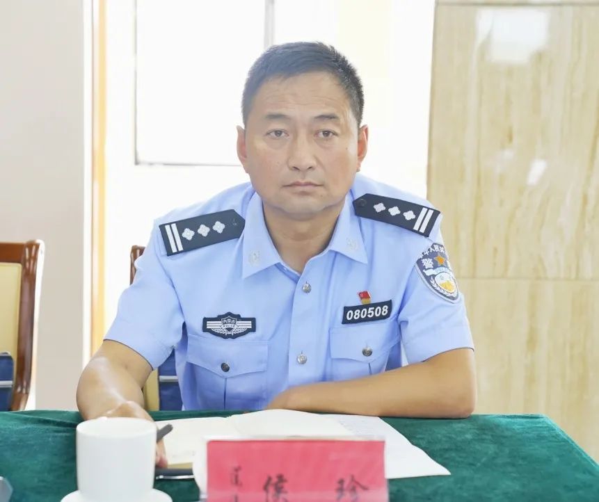 镶黄旗太仆寺旗正蓝旗苏尼特右旗召开会议宣布人事任免职决定