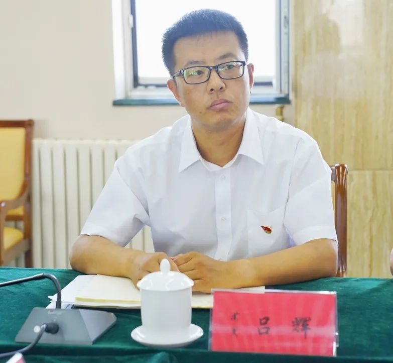 镶黄旗太仆寺旗正蓝旗苏尼特右旗召开会议宣布人事任免职决定