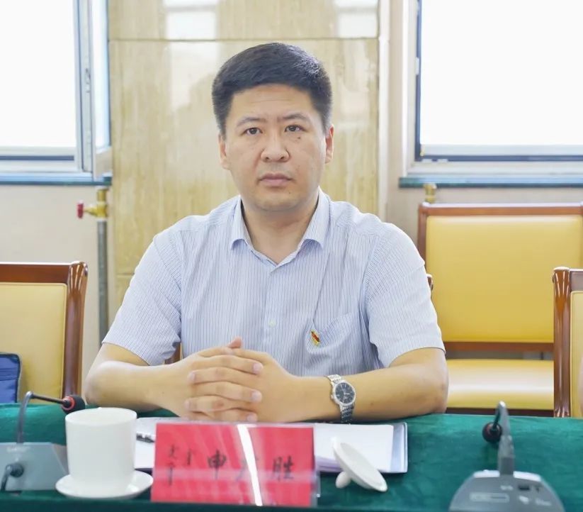 镶黄旗太仆寺旗正蓝旗苏尼特右旗召开会议宣布人事任免职决定