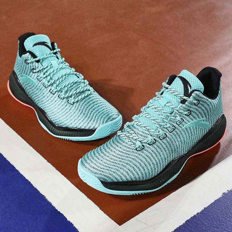 2021年了,斯科拉还在穿100元的安踏低端篮球鞋?_腾讯新闻