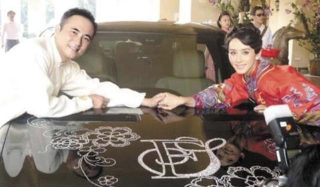 "百亿贵妇"胡静,风光无限嫁豪门,为何在梅婷婚礼上嚎啕大哭