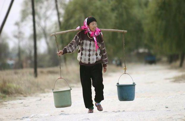 二人转排行_东部排名:雄鹿猛龙二人转,3队争第三,这4队已无缘季后赛(2)