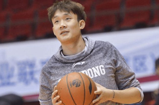 丁彦雨航 来了来了！小丁公开发声：下赛季一定出战CBA，4字外援还能回归吗