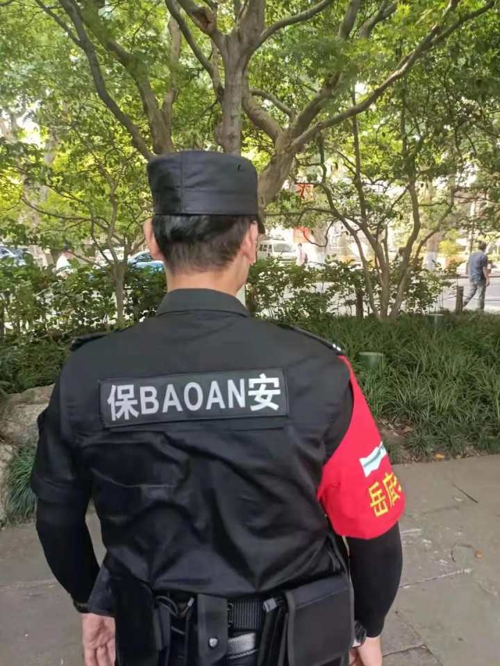 西湖边,留下了这些汗湿的背影_腾讯新闻
