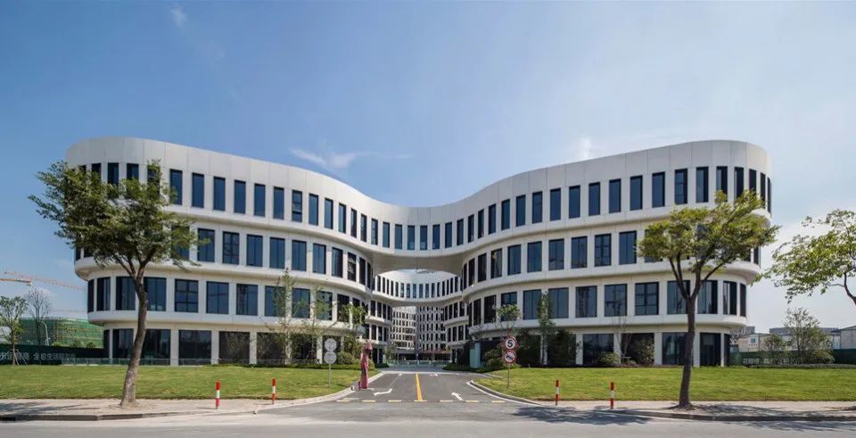 多层办公 综合体建筑设计:上海虹桥机场商务园花瓣楼/案例_腾讯新闻