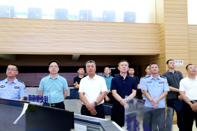 省公安厅警令部主任潘小松一行到衡阳调研情报指挥工作