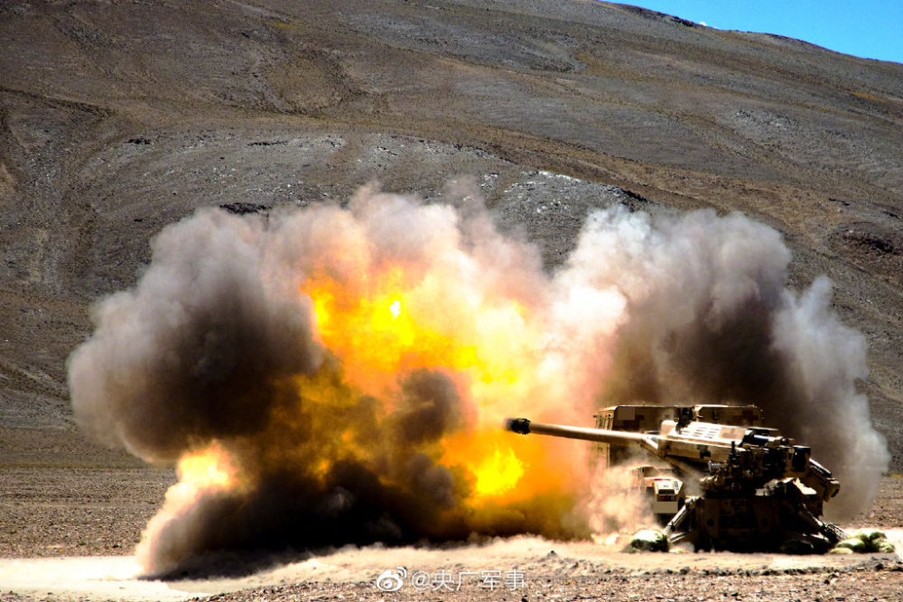 超燃带你近距离感受新型火炮开火瞬间
