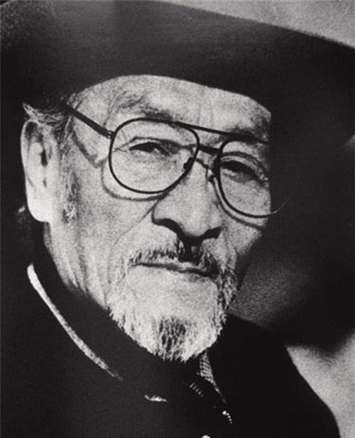 "西部歌王"王洛宾深夜赶回家,妻子冷冷问道:今夜你打算住哪?