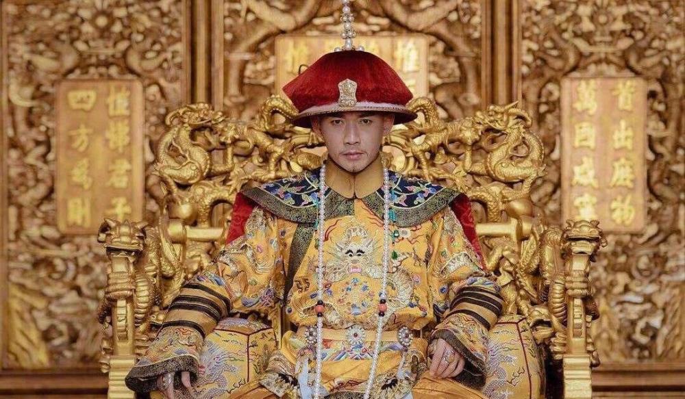 为何秦始皇穿黑龙袍,而后面的皇帝却穿黄龙袍?专家:他们不敢