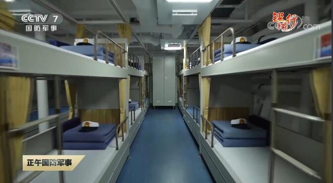 长 吕红:对,我们这边的镜子比男生的大一点,因为之前去查过男生宿舍