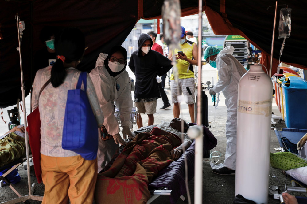 (外代一线)印尼日增新冠病例超5万例