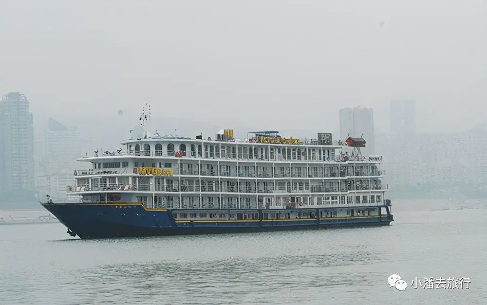 1号; 长江海外系列:每人的价格大约1600-2000元,最便宜的是维多利亚5