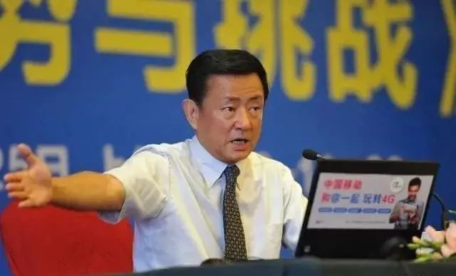 也许有人并不认识樊纲是谁,这里笔者就先给大家科普下.