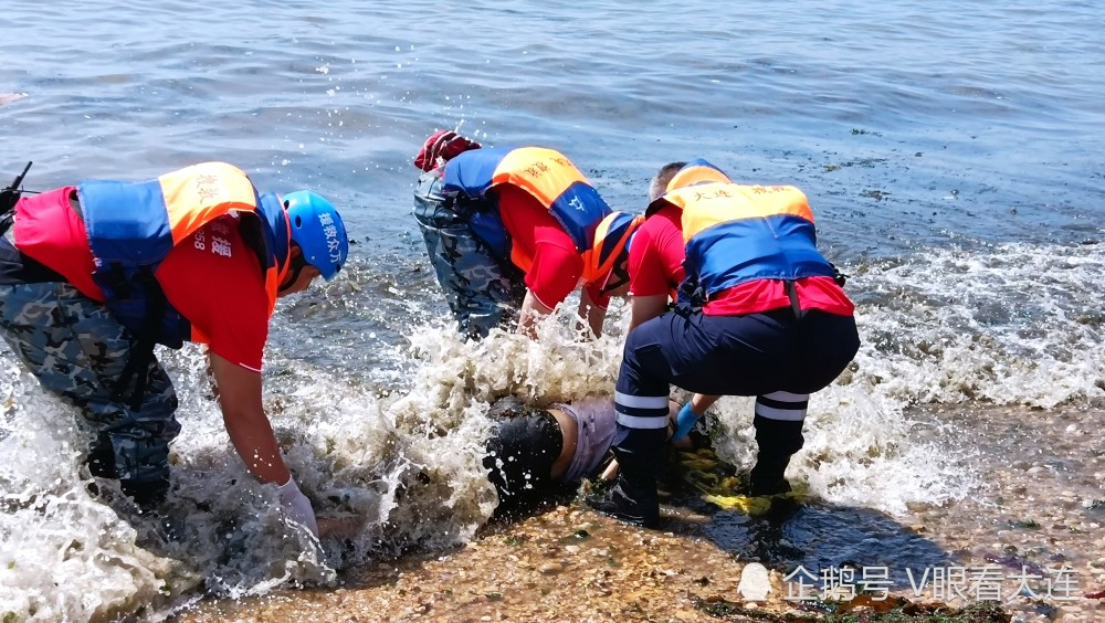 大连星海湾大桥下发现一年轻女子遗体已被打捞上岸正寻找家属
