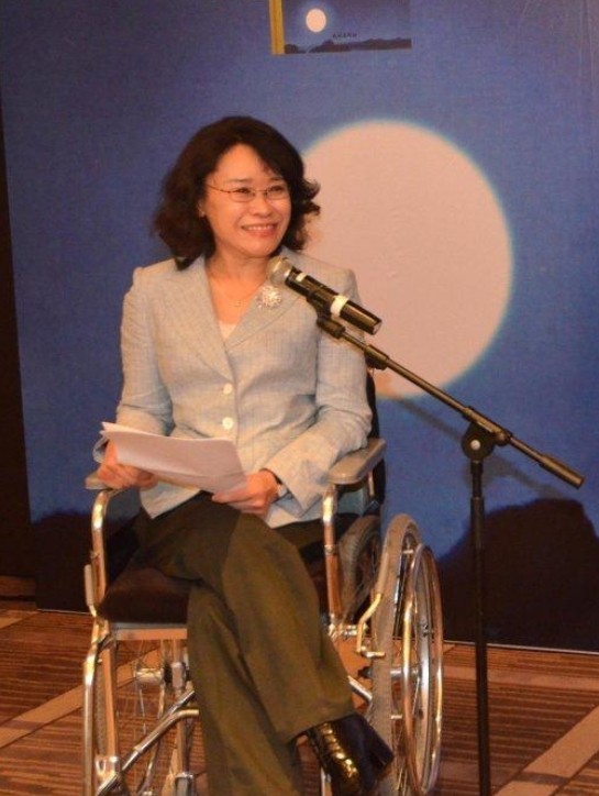 轮椅上的张海迪天生残疾又如何我依旧是活得最完美的女人