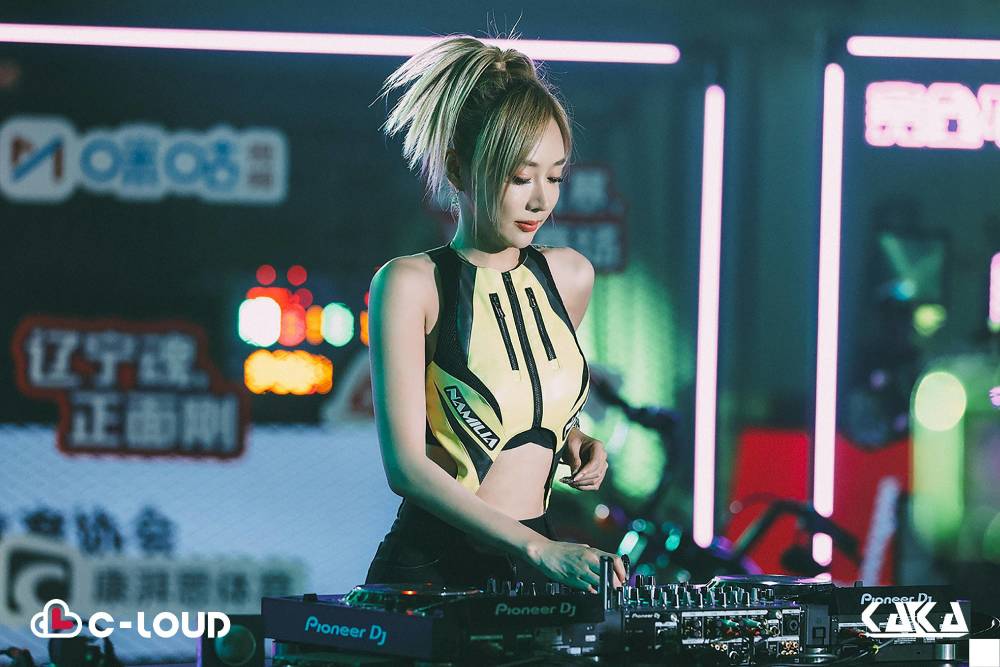 云星非凡鼎力打造中国第一女dj kaka李奕可联手胡烨韬《ugly》remix爆