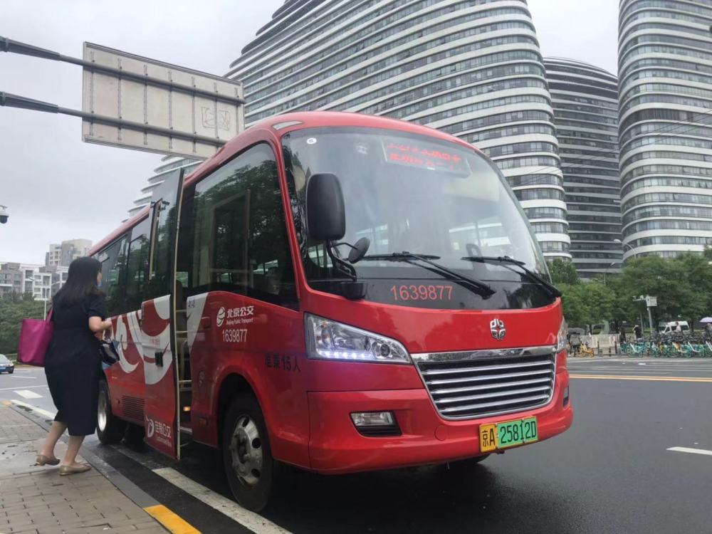 北京望京最时髦的交通工具是什么?这辆红色小巴告诉你