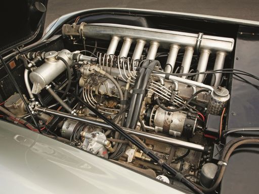 这款有daimler-benz研发的缸内直喷技术源自二战时db601飞机引擎,而