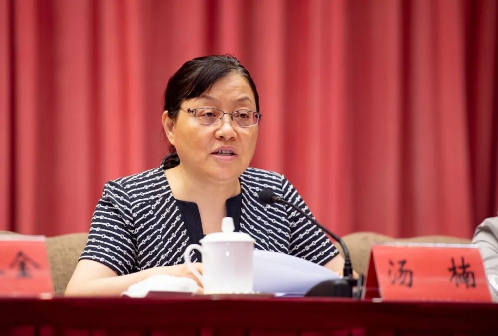 典礼由省公安厅党委委员,政治部主任汤楠主持.