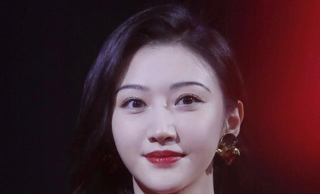 景甜被无美颜镜头怼脸拍,失去精修后,这皮肤真看愣我了|景甜