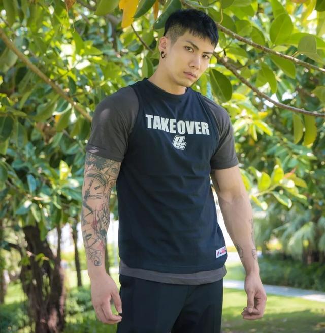 "腕力男神"魏思澄,小鲜肉的颜值,肌肉男的身材!