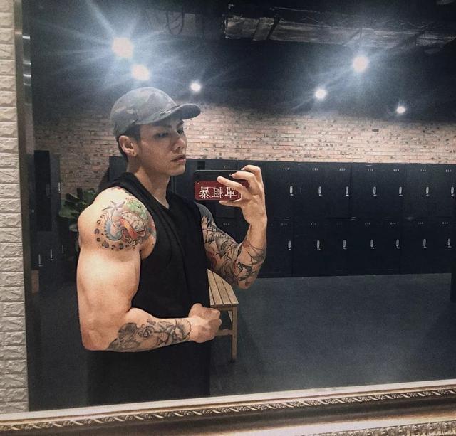 "腕力男神"魏思澄,小鲜肉的颜值,肌肉男的身材!