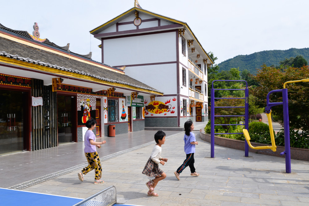 这是7月15日拍摄的贵州省毕节市金海湖新区响水乡青山村(手机照片).