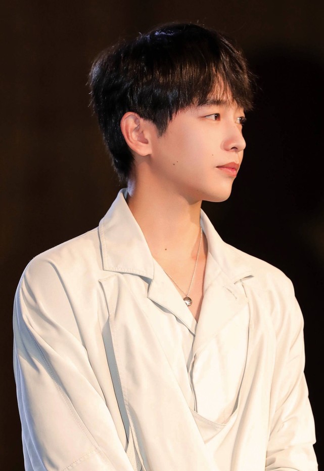 向往5果然没白练彭昱畅瘦出少年感颜值回到天天小兄弟时期