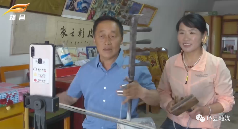 每天下午3点,环县道情皮影艺人魏宗富都会和妻子坐在