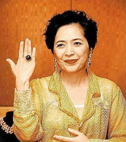香港珠宝排行_2010网友最信赖香港珠宝品牌排行榜:六福珠宝(2)