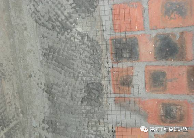 混凝土与砌体交接面挂网处理差 挂网缺陷体现主要体现为以下几个各