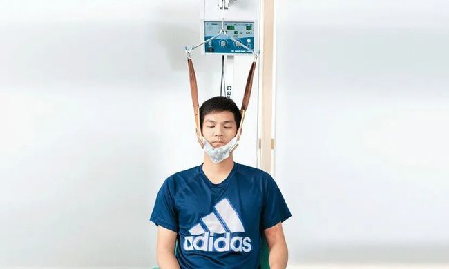 吊脖健身可以治疗颈椎病专家表示可能会有反效果