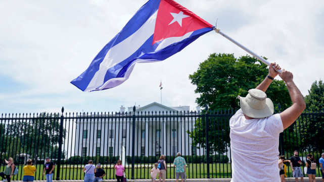 古巴大规模骚乱暂告平息，古巴使馆称由美国资助，政府未来挑战重重
