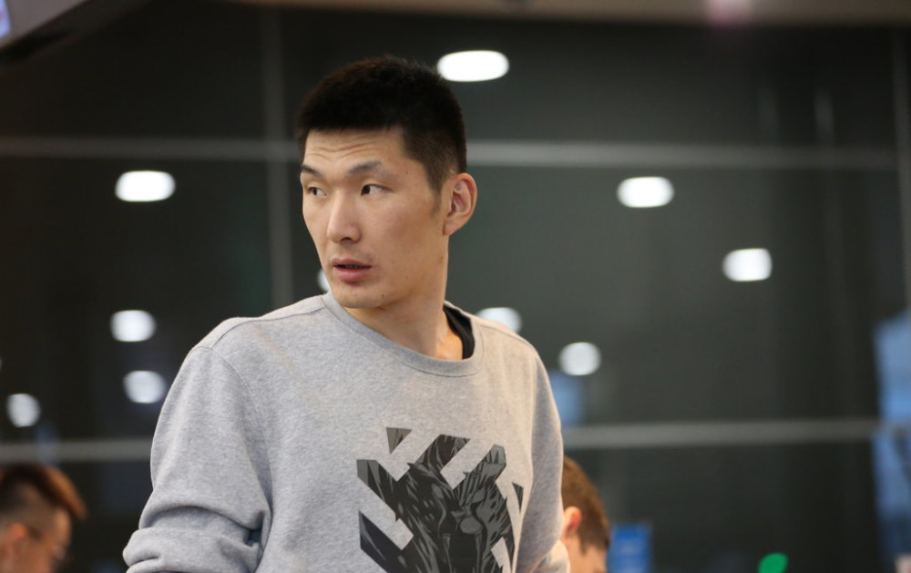 其他cba也没有向他抛出橄榄枝的,生活还要继续,无奈之下,卫猛就选择了