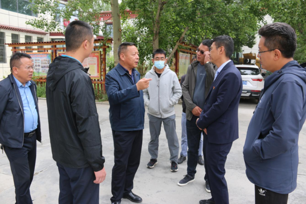 米玛次仁深入基层访实情