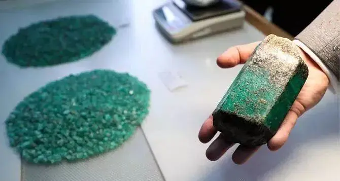 新发现的俄罗斯玻璃种?你看看值钱吗?_腾讯新闻