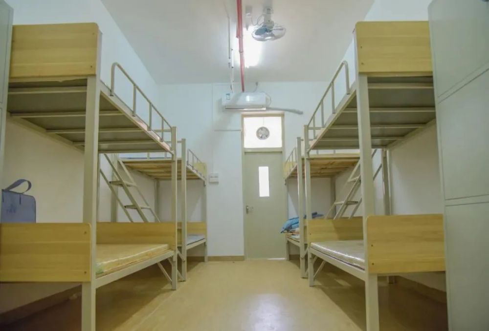 听音湖实验中学校长石继烈表示,学校秉承"听音明智 ,求是立德"的校训