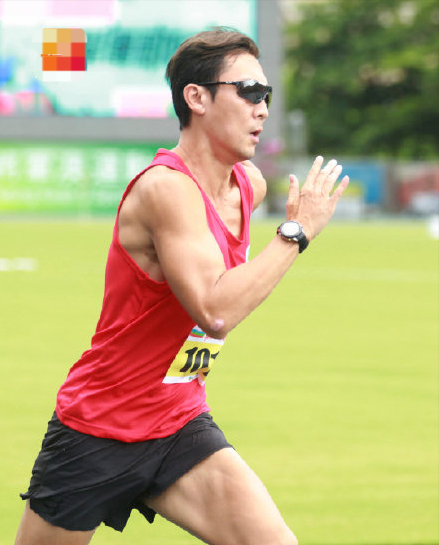 41岁生日愿望很简单狄龙之子不追求物质盼子女乖乖听话不顶嘴