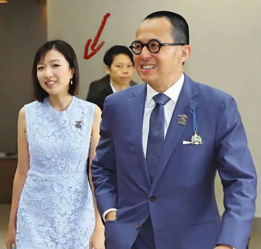 首富之子李泽楷签下25岁女神林宣妤眉眼间有梁洛施的影子